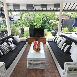 villa-bloom-1.hotelsseminyak.net/